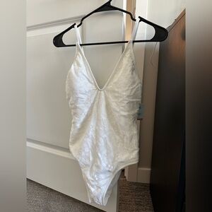 NWT shade & shore one pice swimsuit with removable pads and adjustable straps! M